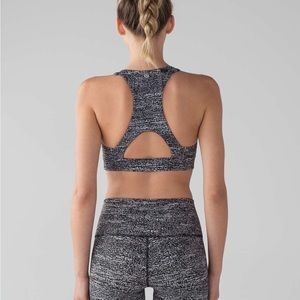 Lululemon Pace Perfect Bra size 6, Air Time White Black colour